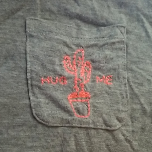 Grey "Hug Me Cactus" shirt - Picture 2 of 4
